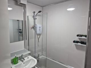 Cozy 2BDR Apartment Close to Edinburgh City Free Parking Fast Wi-fi - 2