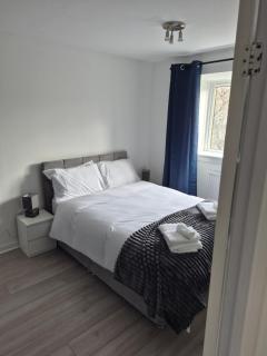 Cozy 2BDR Apartment Close to Edinburgh City Free Parking Fast Wi-fi - 7