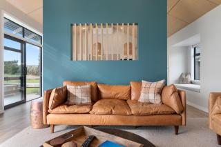 White Rock Retreat-Whare Nui - 4