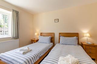 3 Bed in Burton Bradstock oc-s30572 - 3