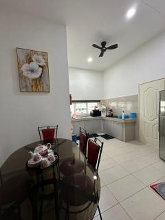 Alam Damai II homestay KotaSAS - 9