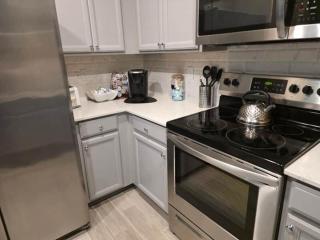 Relaxing Modern 3 BR Home - Queen Bd - North JAX - 5