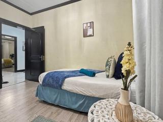 Cozy Cedar Haven Fourways Mall City Escape - 4