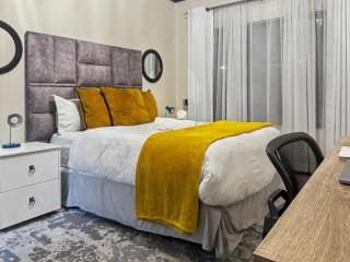 Cozy Cedar Haven Fourways Mall City Escape - 3