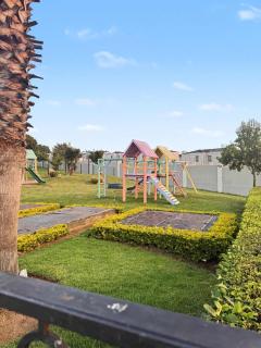 Cozy Cedar Haven Fourways Mall City Escape - 3