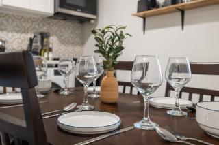 Fast access to NYC - family & group -skyline view - 9