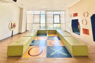 Mactan Newtown Staycation Near Airport & Beach - 5