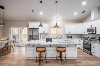 The Oakhurst Oasis - Family & Fun Edition - 7