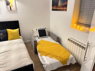 Elegant City Studio- Leicester City Centre Apartment - 2