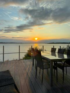 Familiehus Med Solnedgange Ved Hjarbæk Fjord - 0