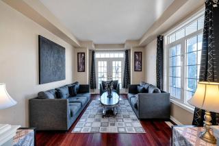 Thrilling Homey Escape In Toronto Area - 9