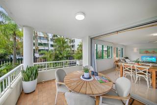 Stylish 2BR Alex Heads Beachside Apartment - 9