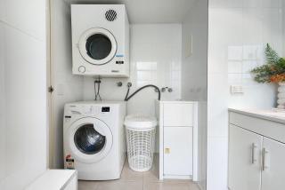 Stylish 2BR Alex Heads Beachside Apartment - 7