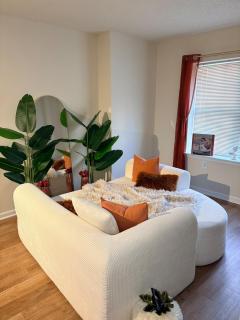 Luxury, Chic, Apt with Game Room, Movie Theatre, & 24hr Gym - 8