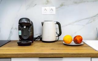 Modern Studio l King Bed & Work Corner - 4