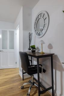 Spacious & Cosy Holiday Home in Manchester - 3