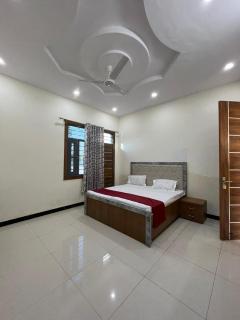 The Royal Resort - 1