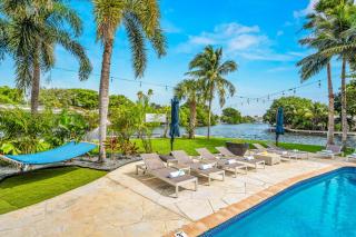 180 of Waterfront Heated Pool Walk To Beach Paradise Point Key RESIDENCES - 3