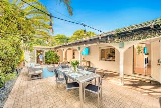 Steps from Beach Quaint Cottage Hot Tub Surf Key H0MES - 4