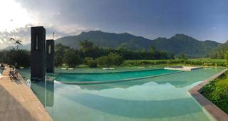 Avartarn Miracles Hotel - 1