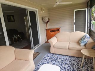 Bongaree Beach Shack - close to the bridge! - 2