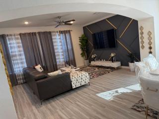 Upscale Gateway, 10 min to NRG Stadium,Med Ct,HDT, - 9