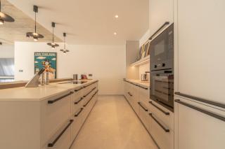 Spacious Retreat, Jacuzzi, Sauna & Valletta Views - 6