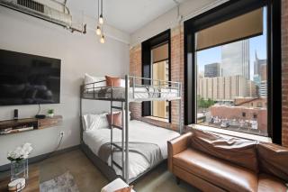 Modern Downtown Apartment| Pool, Laundry, Valet Parking - 9