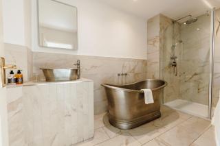 The Coed-Y-Mwstwr Hotel - 1