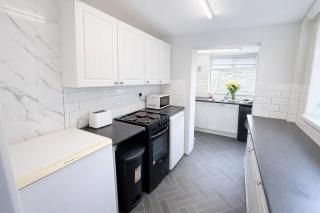 Stylish 2 bedroom property, smart tv in every room, 7 beds, free parking, WI-FI, close to Siemens, A63 and city center - 7