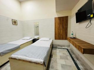 House of Kashi Homestay- Studio and Budget Rooms - 1