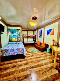 Villas Ela en Bahía Ballena Uvita hermosas habitaciones privadas grandes, cerca de playa con piscina,cocina,jacuzzi,aire acondicionado,tv, baño privado,parqueo gratis y terraza - 6