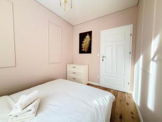 Legnicka Residence Apartment by BookingHost - 5