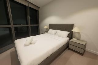 2BR Apt in Queens Wharf - Level 29 Sky Harbour Outlook - 7