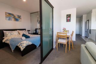 Stunning Belconnen apartment with panoramic views and pool gym access - 5