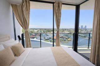 3BR Skyline & Sunshine House - Waterfront Biggera Bliss - 9
