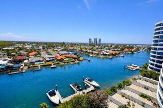 3BR Skyline & Sunshine House - Waterfront Biggera Bliss - 8