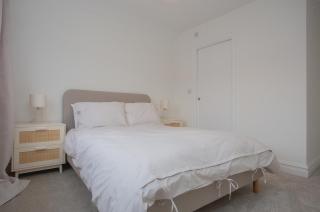 Newly renovated modern house in Stamford - 6