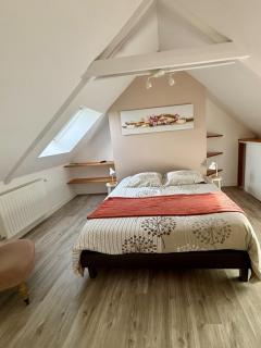 Gites spacieux avec piscine couverte intérieur - 9