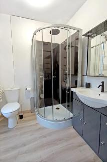 apt 11, 3ème étage, un large studio de 30 m2 avec balcon et vue sur montagne - 3