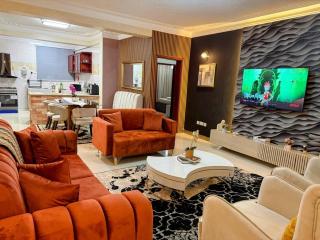 Luxury Lake View 2BR - Serene Abodes A03 - 0