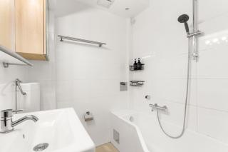 Zentral und Ruhig am Park - 2BR - gratis Parken - 2 Balkone - 5