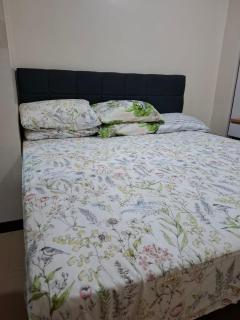 Torre DeManila TaftAvenue KingBed1bedroomBalcony 65InchesTV Rooftop Viewing LunetaPark ManilaOcean ManilaBay US Embassy - 2