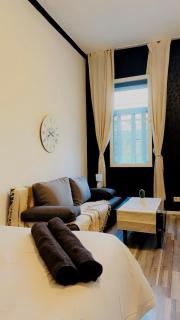 Easy Access to Center, Near AKH 2BR Apt w WIFI, For long term - 9