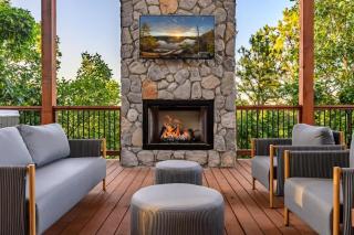 Sit n Go Family Retreat Poker Darts & Billiards - 9