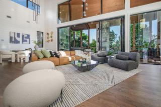 Sit n Go Family Retreat Poker Darts & Billiards - 6