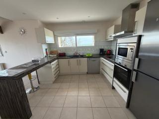 Ecume maison spacieuse lumineuse 1km de la plage vue mer plage d'Asnelles, en plein coeur des plages du débarquement, 2 sdb, 2 WC, parking privatif, terrasse, jardin, table de ping pong aux beaux jours, près de Bayeux - 5