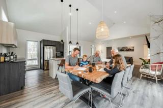 Chalet Boréale with Private Spa & Billiards, Golf & Carling Lake - 7