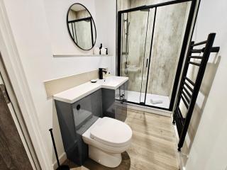 Executive 1-Bed Apartment with Lift - 7
