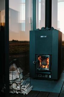 Stylish Mirrored Cabin with Hot Tub & Sauna - 1